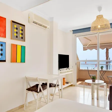 Apartman Beachfront With Balcony, Sea-view