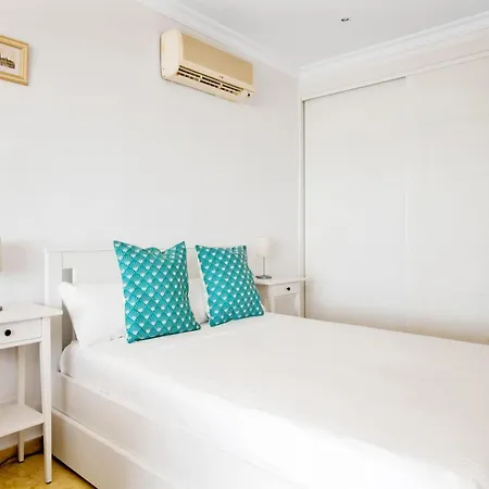 Beachfront With Balcony, Sea-view Apartman *