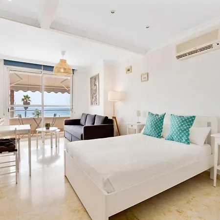 Beachfront With Balcony, Sea-view Appartement