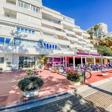 Appartement Beachfront With Balcony, Sea-view