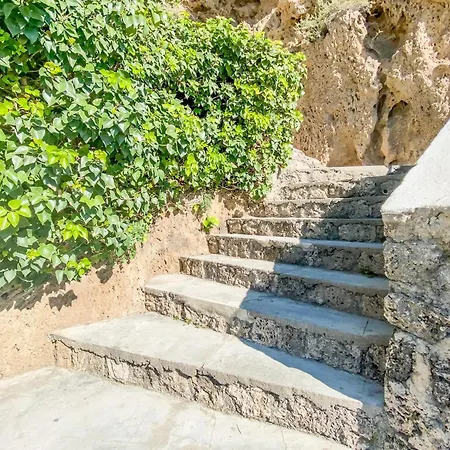 Beachfront With Balcony, Sea-view Appartement